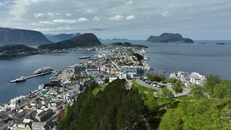 Alesund-summer-aerial-view-from-Aksla-mountain-viewpoint---Norway-coastal-city-forward-moving-aerial-in-stunning-coastal-scenery