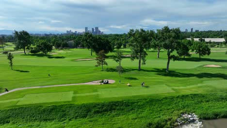 Golfistas-Disfrutando-Del-Club-De-Campo-De-Denver