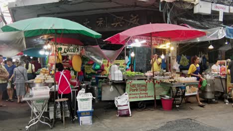 Thai-Street-Food-Selling-on-the-Streets-of-Chinatown-in-Bangkok,-Thailand