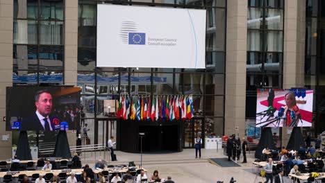Hauptpresseraum-Im-Justus-Lipsius-Gebäude-Während-Des-Gipfeltreffens-Des-Europäischen-Rates-In-Brüssel,-Belgien-–-Mittlere-Aufnahme
