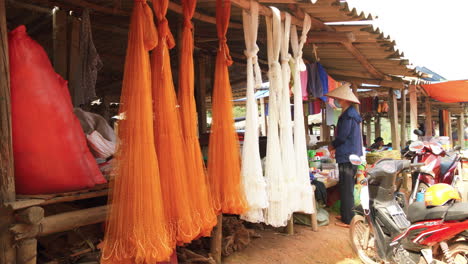Verkäufer,-Der-Fischernetze-In-Der-Provinz-Lang-Son,-Vietnam,-Verkauft