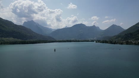 Lake-landscape-with-cloudy-sky-and-sailboats-Walensee