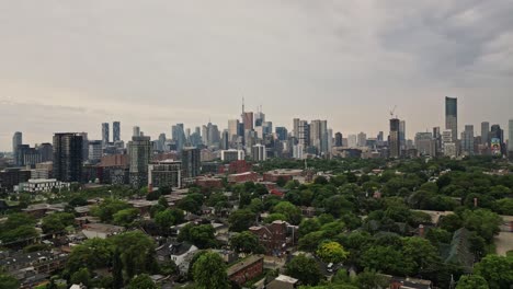 Dramatische-Luftaufnahme-Der-Skyline-Der-Stadt-Toronto-In-Kanada