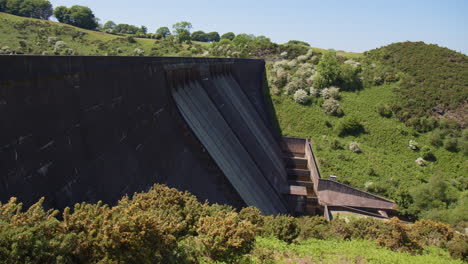 Meldon-Reservoir-Dam-with-Sluice-gates-closed-on-sunny-summer-day,-Dartmoor-National-Park