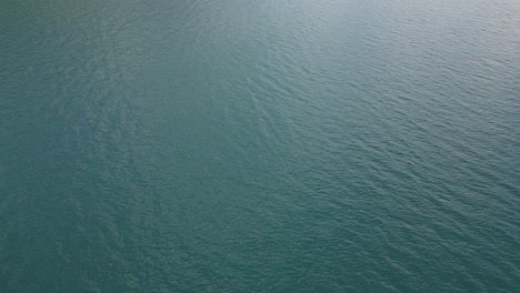 Hintergrundtextur-Von-Meer,-Ozean,-See-Wie-Türkisblauem-Wasserkörper