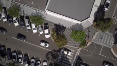 Topdown-View-Of-Cars-At-The-Busy-Street-In-Sydney-Regional,-Australia