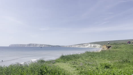 Slow-panning-shot-of-the-beautiful-seascape-of-the-coast-line-on-the-island-of-Isle-of-Wight,-on-a-bright-summers-day