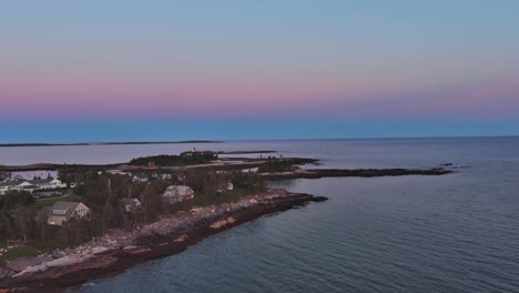Hermosa-Luz-De-Hora-Azul-Más-Allá-De-Hunting-Island,-Southport-Maine