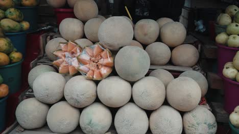 Haufen-Wassermelonenfrüchte-Auf-Dem-Markt-In-San-Cristobal-De-Las-Casas,-Chiapas,-Mexiko
