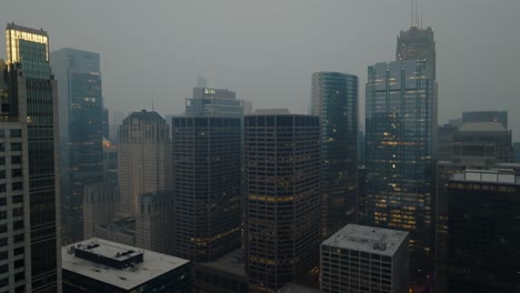 Downtown-Chicago,-Illinois-at-night-with-smoke-and-haze-in-air-from-forest-fires