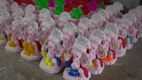 Ganesha-idols-are-gathered-in-a-place-to-be-painted