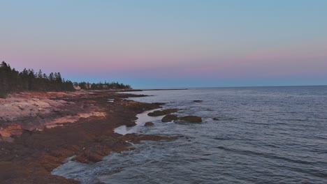 Scenic-blue-hour-aerial-along-the-coast-of-Hunting-Island,-Maine