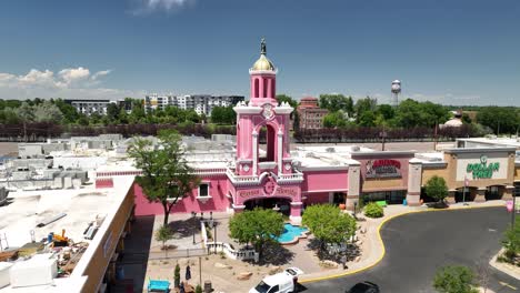 Iconic-pink-Casa-Bonita-facade-at-Lamar-Station-Plaza,-Lakewood