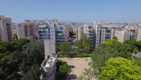 Hosmasa-is-located-between-a-grove-and-a-garden-on-a-small-hill-in-the-city-of-Holon
