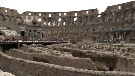 Vista-Panorámica-Del-Anfiteatro-Del-Coliseo-Romano-Sobre-El-Hipogeo