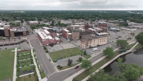 Downtown-Elkhart,-Indiana-with-drone-video-moving-forward