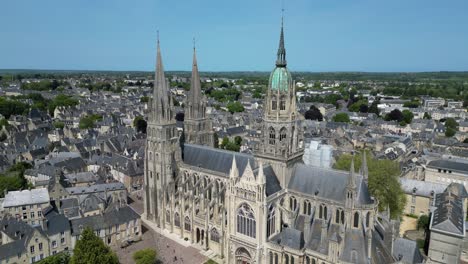 Rising-drone-ascending-aerial--Bayeux-Cathedral,-France