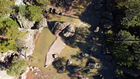 Cenital-drone-shot-on-the-river-of-the-Cusarare-Waterfall,-Chihuahua