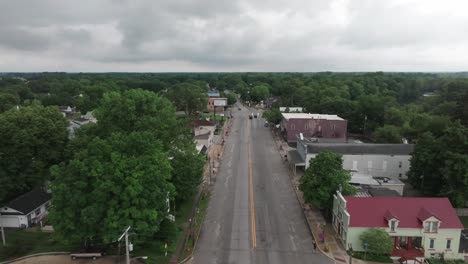 Downtown-Bristol,-Indiana-with-drone-video-pulling-back