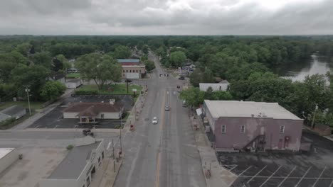 Downtown-Bristol,-Indiana-with-drone-video-moving-forward