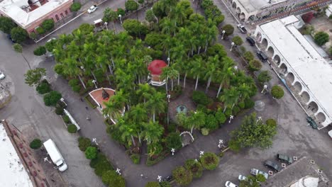 Toma-Aérea-De-Un-Drone-Cenital-Del-Pueblo-Mágico-El-Fuerte-Sinaloa.