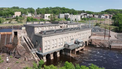 Aerial-low-close-up-shot-of-the-Hydro-Electric-power-station-in-Saint-Croix-Falls,-Wisconsin