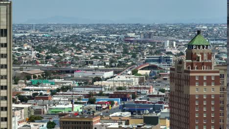 Mexikanische-Grenze-Entlang-El-Paso,-Texas,-Von-Der-Drohnen-Innenstadt-Aus-Gesehen