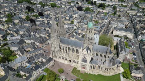 Bayeux-Cathedral-and-town-in-France-drone,-aerial-4K-footage