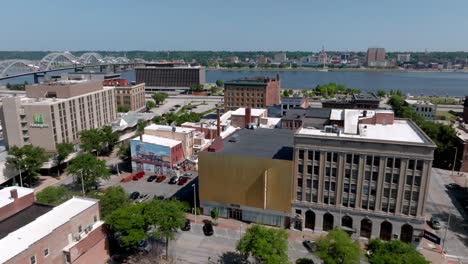 Downtown-Rock-Island,-Illinois-with-drone-video-moving-forward