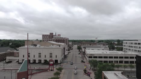 Centro-De-Elkhart,-Indiana,-Con-Vídeo-De-Drones-Subiendo