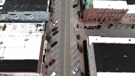 Intersection-in-downtown-Elkhart,-Indiana-with-drone-video-tilting-up