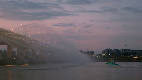 Banpo-Bridge-Moonlight-Rainbow-Fountain-Show-With-Colorful-Pink-Purple-Sunset-Seoul-City-Skyline