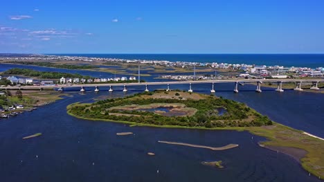 Große-Brücke-über-Das-Wasser-In-Jacksonville,-North-Carolina,-Surf-City-Bridge