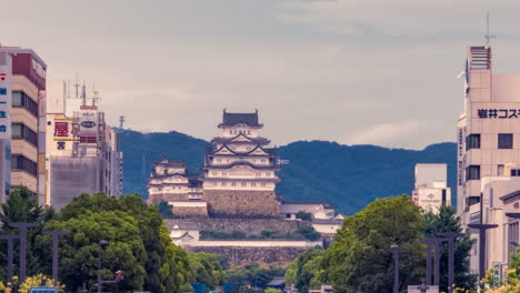 Himeji-Castle-time-lapse-zoom-out-to-train-shinkansen-station-cloudy-sunset-traffic-lights-and-buses