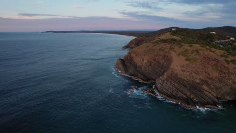 Crescent-Head-–-Goolawah-Beach-–-Kieselstrand-–-New-South-Wales-–-NSW-–-Australien-–-Luftaufnahme-–-Morgendämmerung