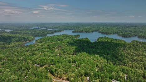 Lake-Hartwell-Georgia-Aerial-v1-panoramic-view,-drone-flyover-Gumlog-lakeside-homes-capturing-wooded-landscape-of-lush-green-state-park-and-crystal-clear-water---Shot-with-Mavic-3-Cine---April-2022