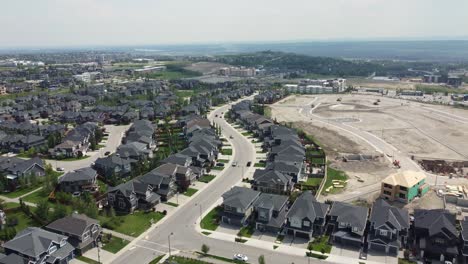 Aerial-view-of-a-north-american-residential-development-in-a-large-city
