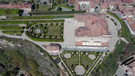 Beautiful-aerial-of-an-old-Castle-in-Guarene,-Italy