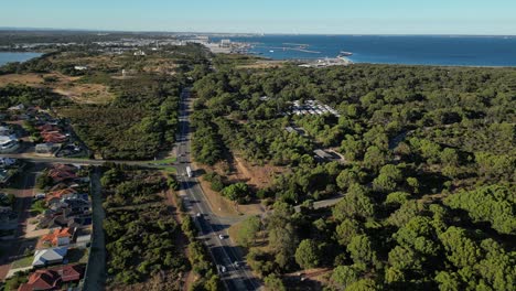 Green-residential-area-in-suburbs-of-Perth-with-sea-in-background,-Western-Australia