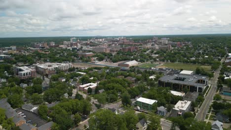 Beautiful-Aerial-View-of-Ann-Arbor,-Michigan