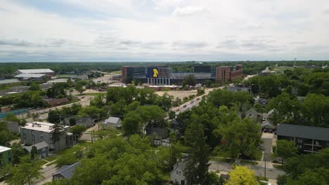 Toma-Aérea-Del-Estadio-De-Fútbol-De-La-Universidad-De-Michigan:-La-Casa-Grande