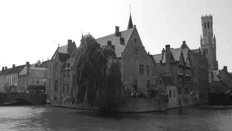 Venice-of-the-North-with-its-picturesque-canals-in-black-and-white,-Bruges,-Belgium_4K