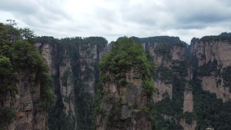 Avatar-Montaña-Cielo-Pilar-En-China
