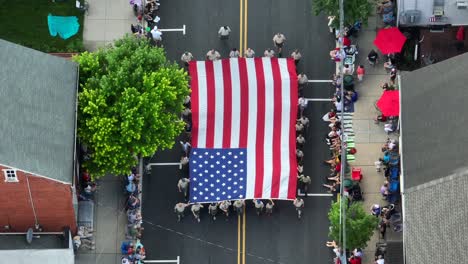 Children-clapping-as-a-giant-stars-and-stripes-passes-by-during-4th-July-Parade