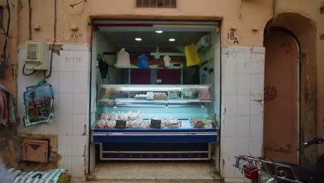 Fresh-Poultry-Products-Displayed-Inside-Glass-Cabinet-In-A-Food-Stall-In-Ghardaia,-Algeria
