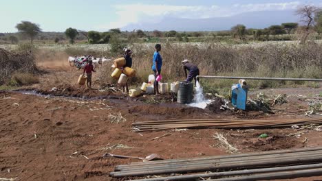 Pozo-Que-Suministra-Agua-Potable-A-Las-Aldeas-Locales,-Loitokitok,-Kenia