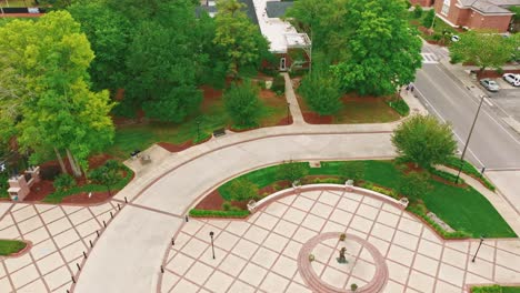 Descending-drone-shot-of-Statue-in-front-of-Coastal-Carolina-University-Sport-Complex-during-sunny-day,-America