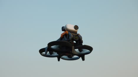 Drone-Quadcopter-Fpv-Flotante-Con-Insta360-Go-3-Adjunto-En-La-Parte-Superior