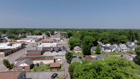 Centro-De-Moline,-Illinois,-Con-Video-De-Drone-Moviéndose-De-Izquierda-A-Derecha.