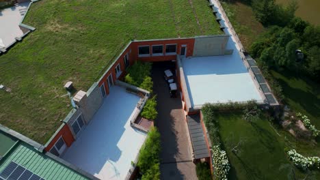 Aerial-Overhead-View-Of-Rooftop-Covered-In-Grass-At-Golf-Ca-'Degli-Ulivi-Located-In-Marciaga,-Italy